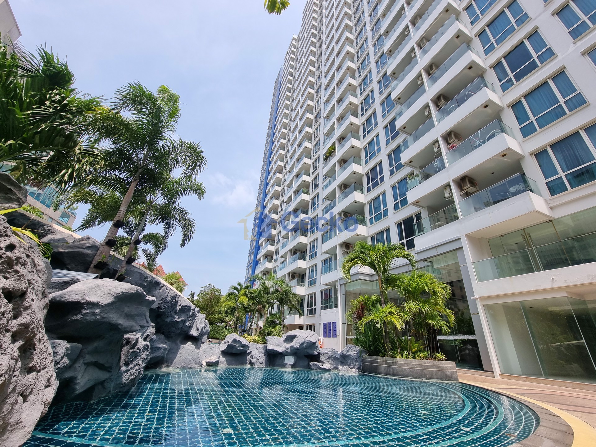 Studio Condo in The Cliff Pratumnak C013499