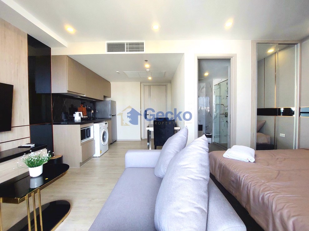 Studio Condo in The Panora Pattaya Pratumnak C013505 (Photo 2)