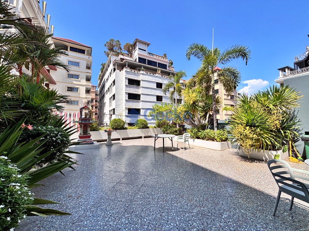 Pattaya Beach Condo (Photo 2)