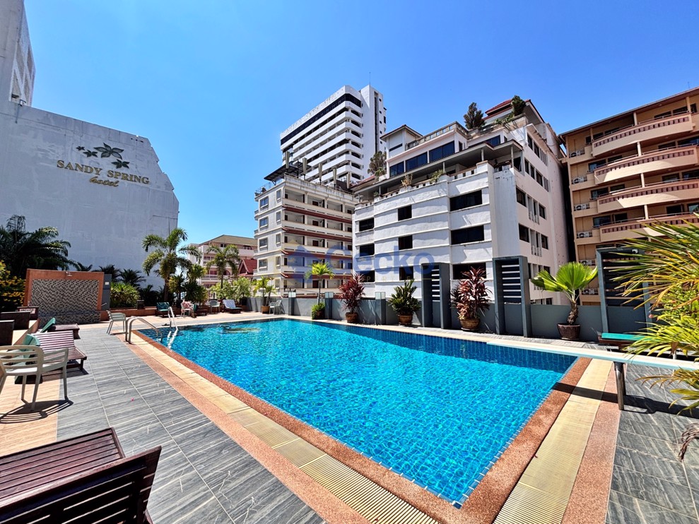 Pattaya Beach Condo (Photo 4)
