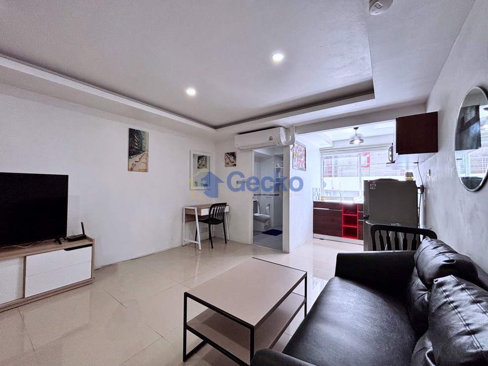 Studio Condo in Pattaya Beach Condo Central Pattaya C013512 (Photo 2)