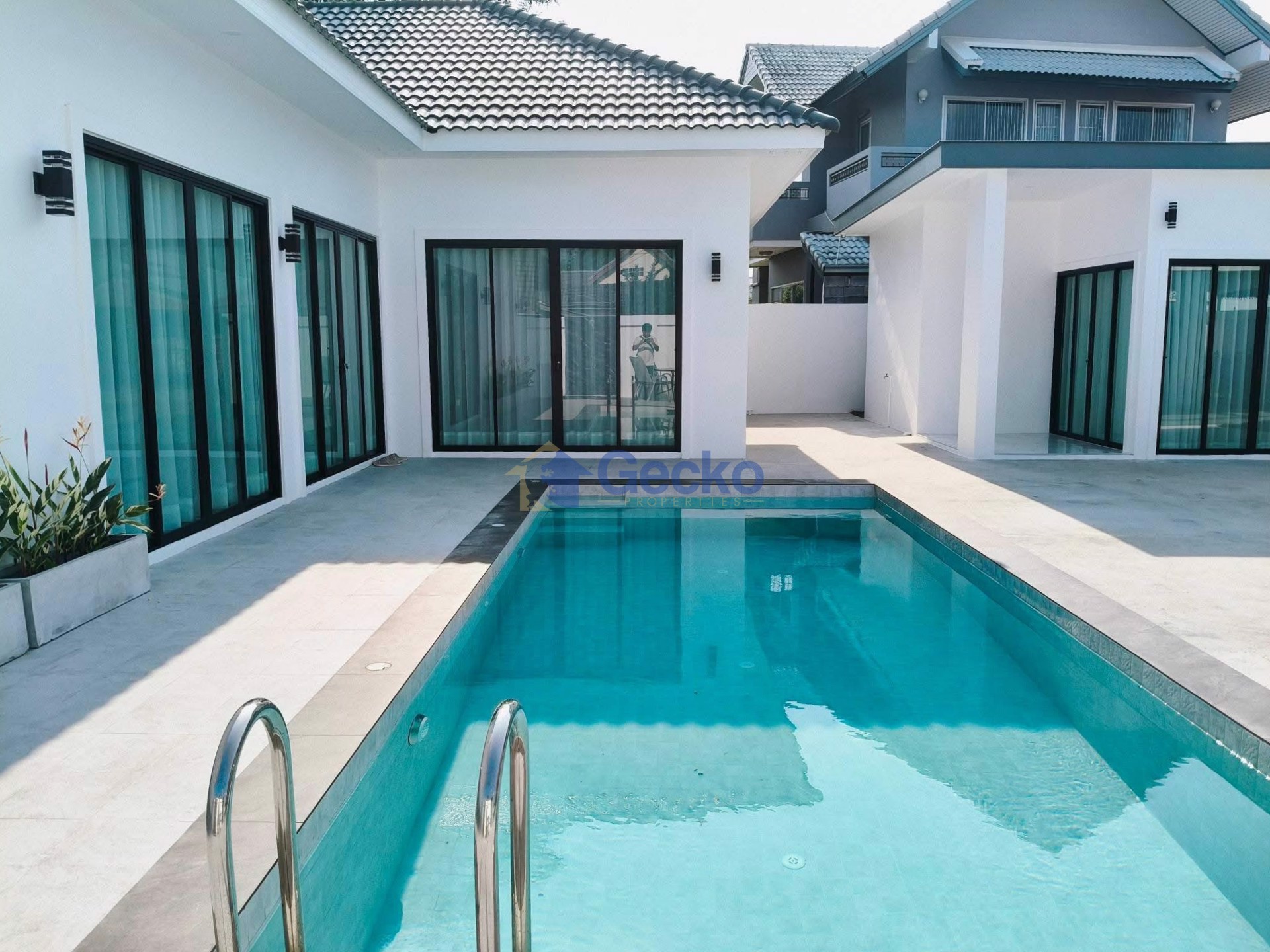 4 Bedrooms House in Pattaya Greenville  East Pattaya H013513