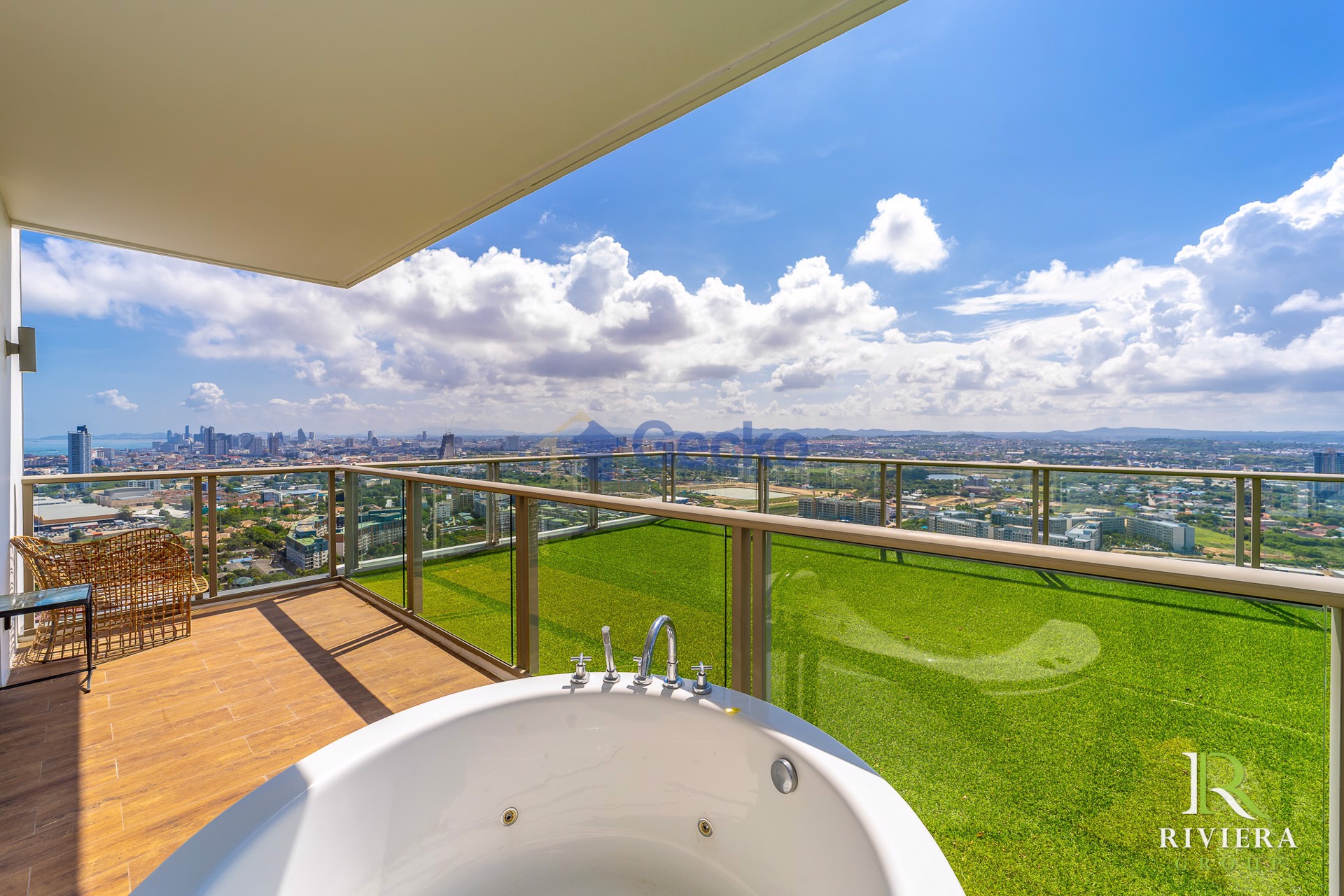 1 Bedroom Condo in The Riviera Ocean Drive Jomtien C013523