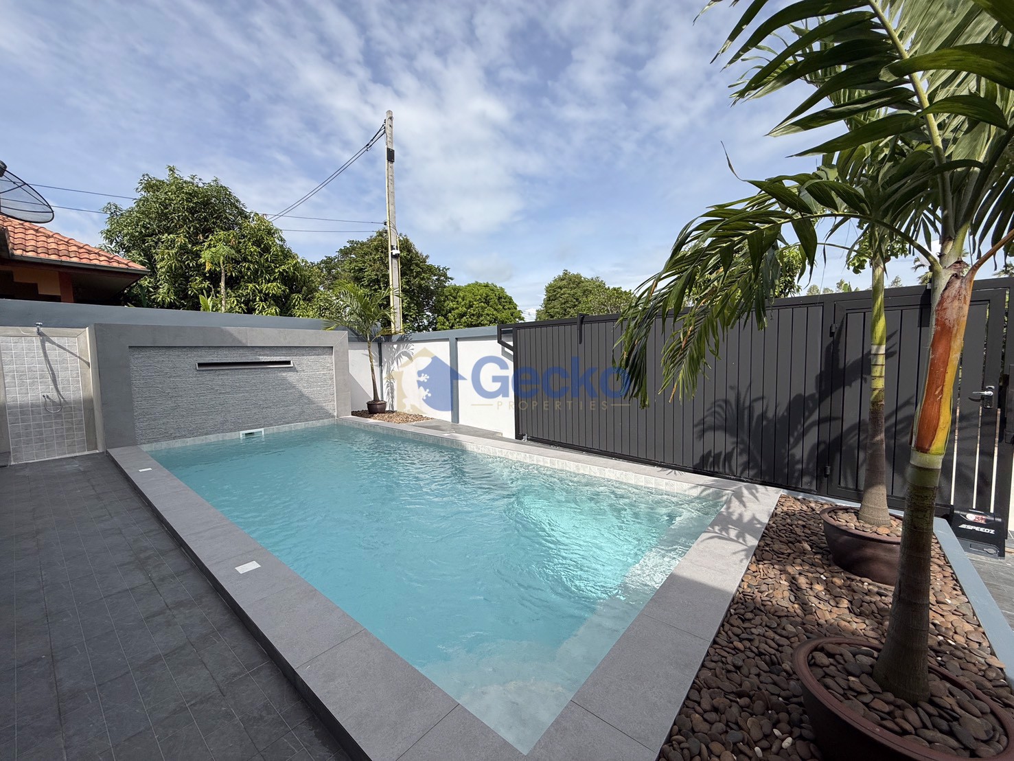 3 Bedrooms House  Na Jomtien H013528