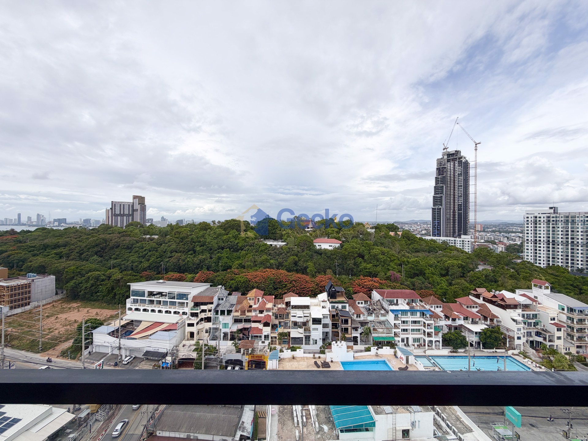 2 Bedrooms Condo in Beverly Mountain Bay Pattaya Pratumnak C013534