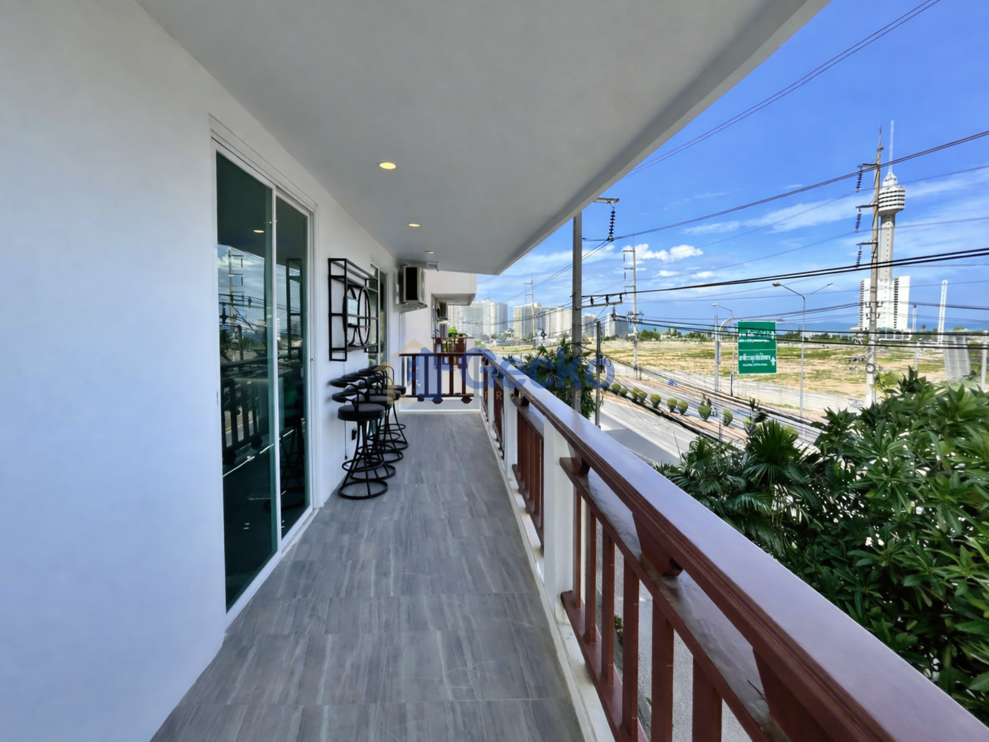 3 Bedrooms Condo in Royal Hill Resort Jomtien C013535 (Cover Photo)