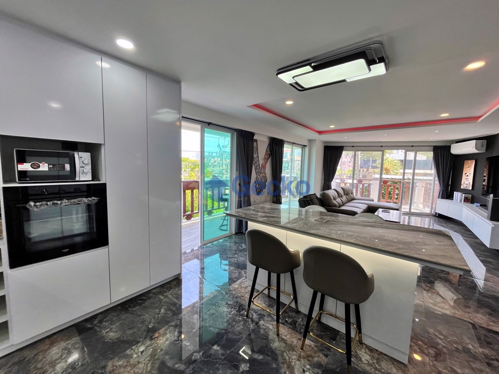 3 Bedrooms Condo in Royal Hill Resort Jomtien C013535 (Photo 2)