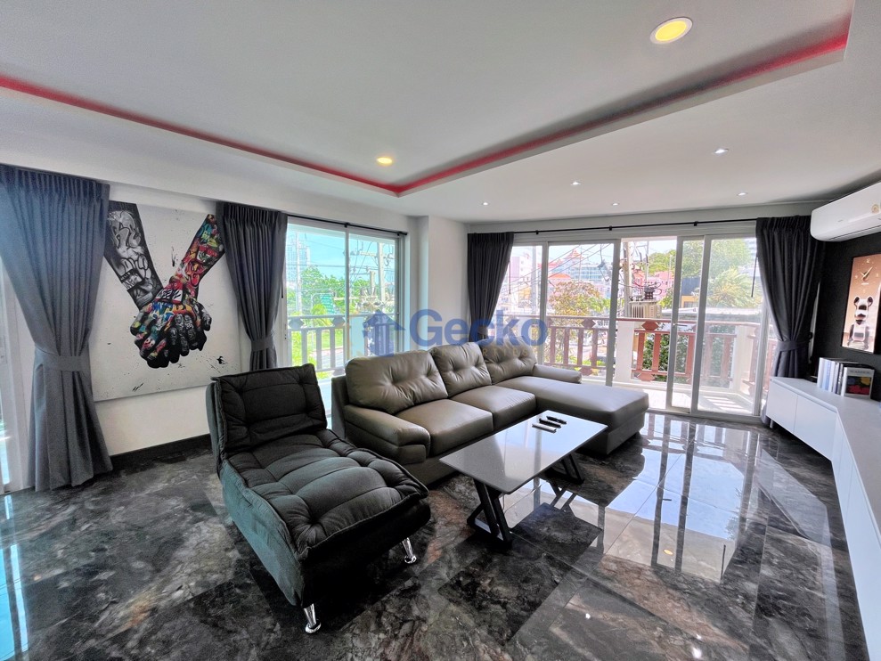 3 Bedrooms Condo in Royal Hill Resort Jomtien C013535 (Photo 1)