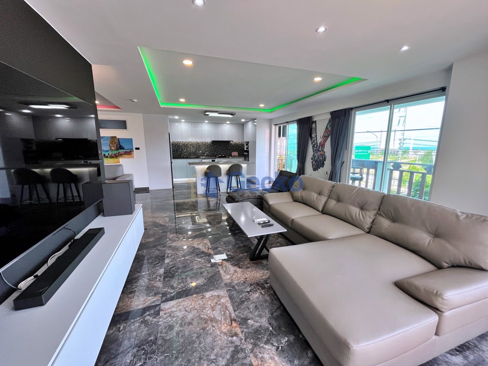 3 Bedrooms Condo in Royal Hill Resort Jomtien C013535 (Photo 3)