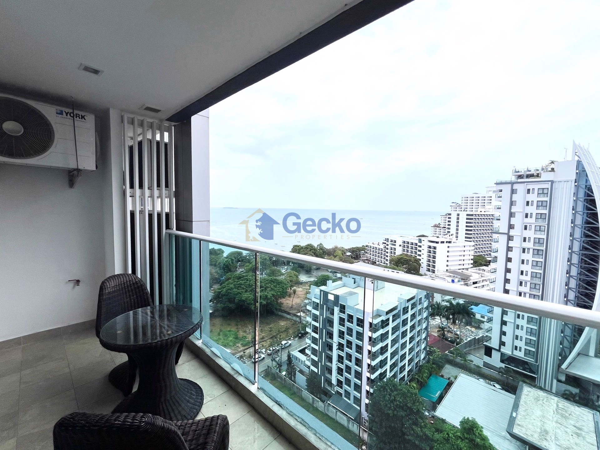 2 Bedrooms Condo in Cosy Beach View Pratumnak C013543