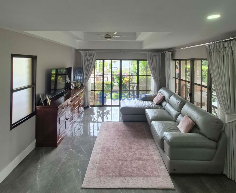 3 Bedrooms House in Central Park 4  East Pattaya H013546 (Photo 2)