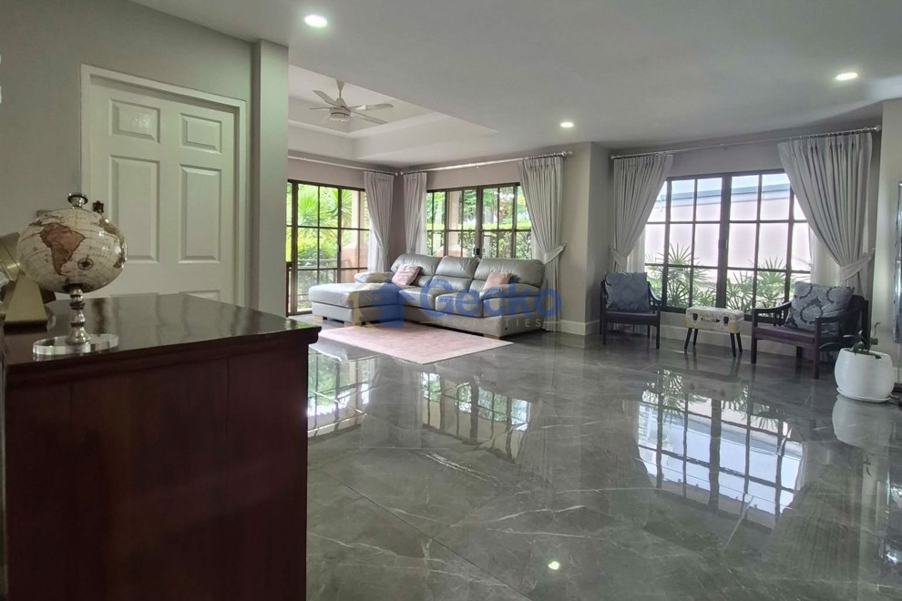 3 Bedrooms House in Central Park 4  East Pattaya H013546 (Photo 3)