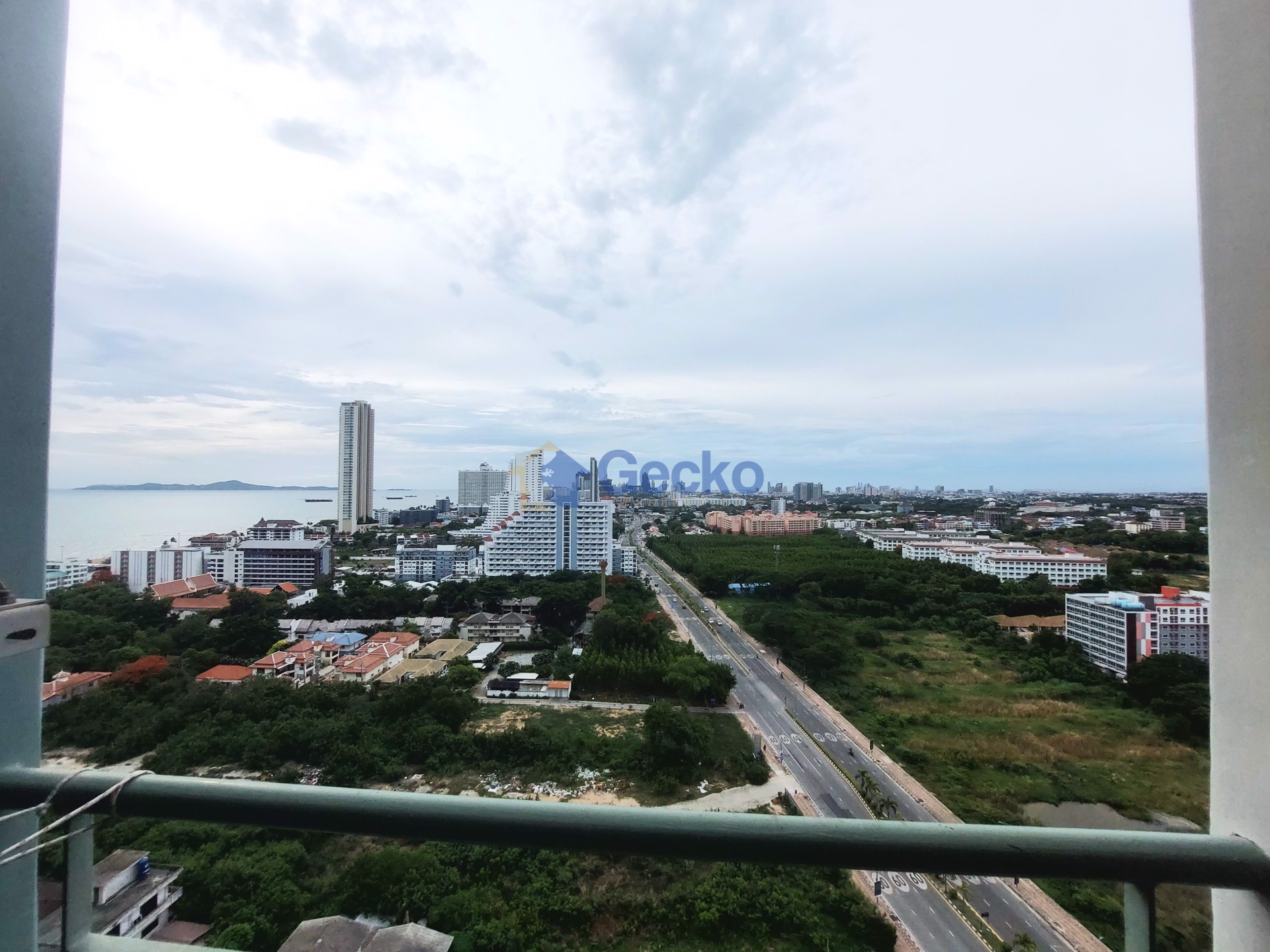 1 Bedroom Condo in Lumpini Seaview Jomtien Jomtien C013548