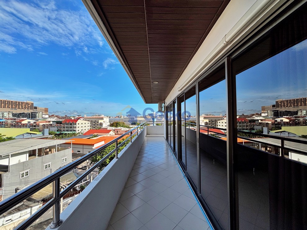 2 Bedrooms Condo in PKCP Tower Central Pattaya C013551 (Photo 1)