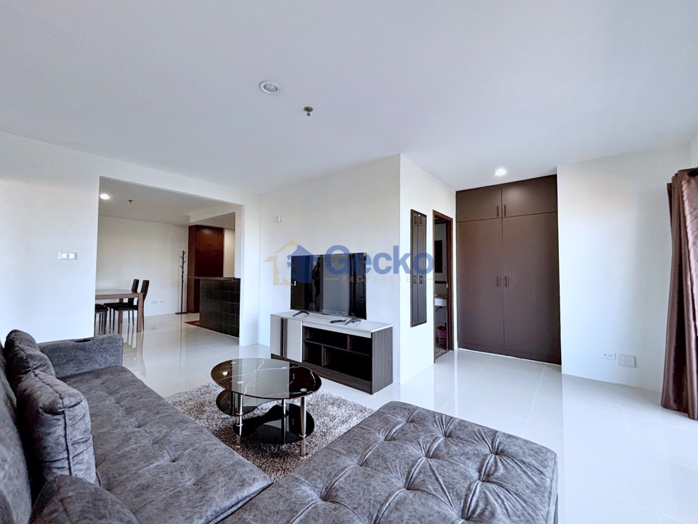 2 Bedrooms Condo in PKCP Tower Central Pattaya C013551 (Photo 2)