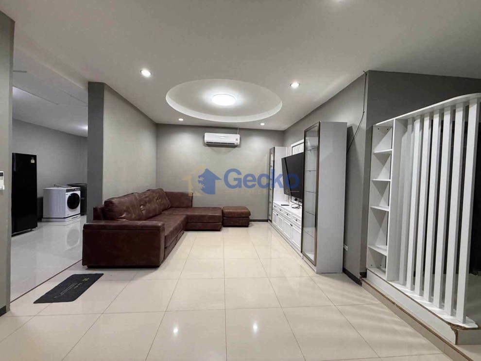 3 Bedrooms House in Tropical Village  East Pattaya H013555 (Photo 1)