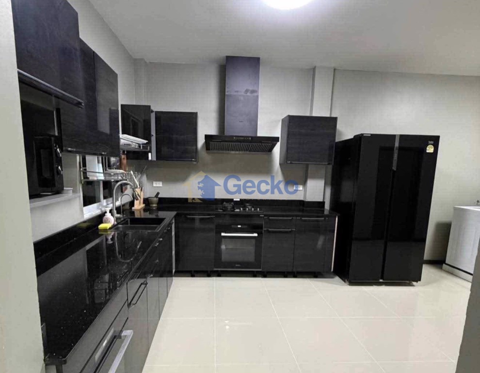 3 Bedrooms House in Tropical Village  East Pattaya H013555 (Photo 3)