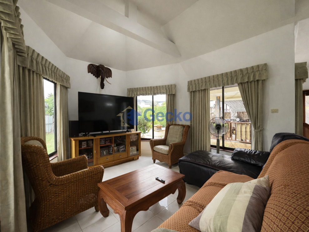 3 Bedrooms House  East Pattaya H013556 (Photo 2)