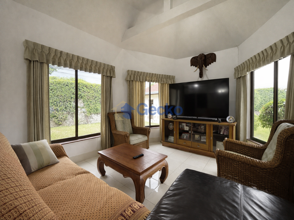 3 Bedrooms House  East Pattaya H013556 (Photo 4)