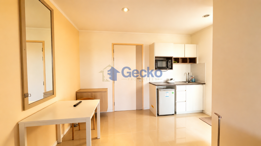 1 Bedroom Condo in Lumpini Seaview Jomtien Jomtien C013561 (Photo 2)